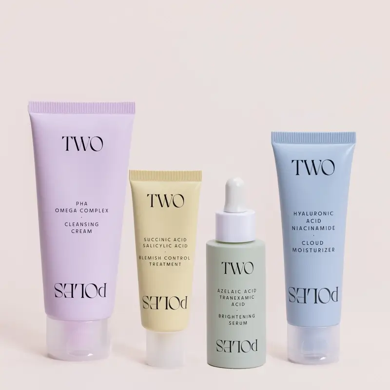 Espinhas e marcas de acne em dois pólos