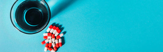 O que acontece se misturar álcool e antibióticos e o que não fazer para evitar riscos