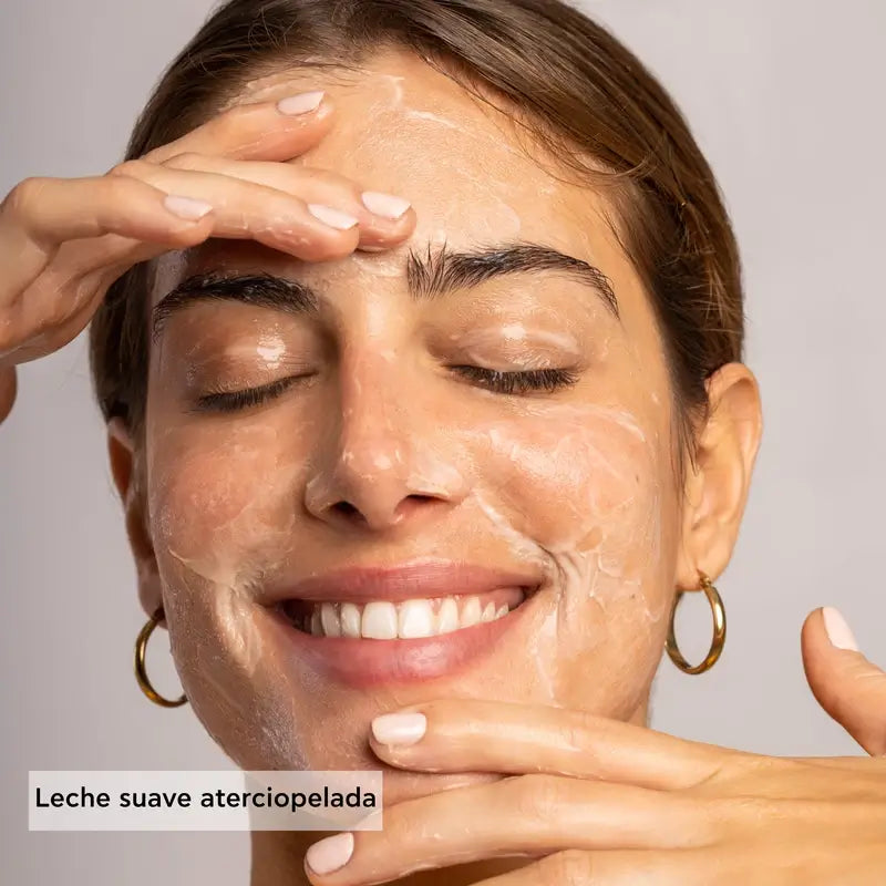 APIVITA Leite de limpeza para peles normais/secas com camomila e mel 300 ml