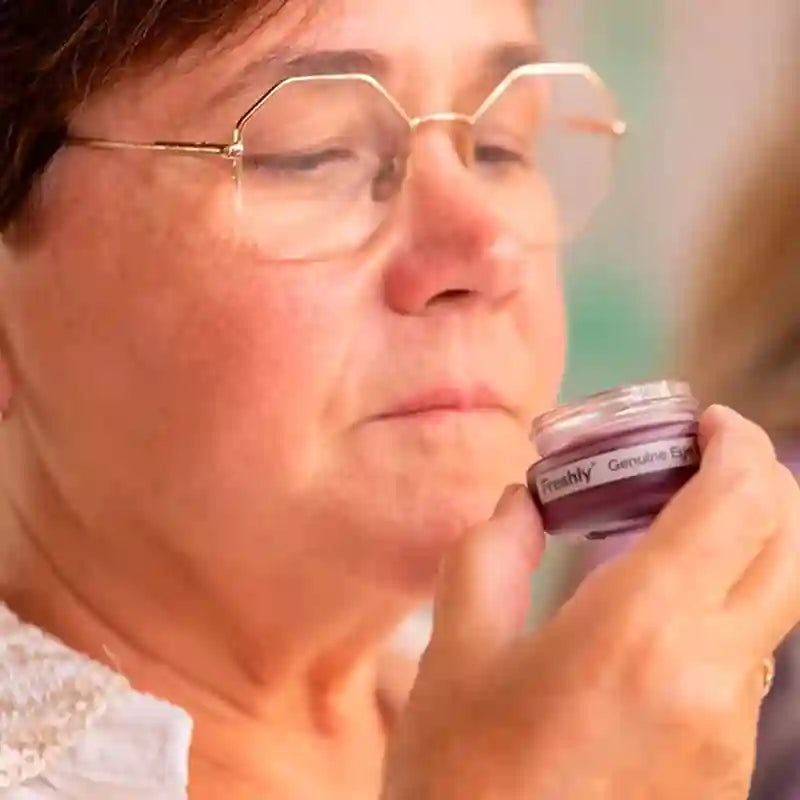 Creme para o Contorno dos Olhos Freshly Genuine , 15 ml