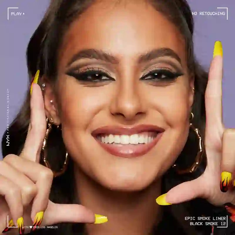 Nyx Epic Foxy Eyes. Desenhar e esbater com um só produto Sombra 12 Black Smoke. , 0,17 gr