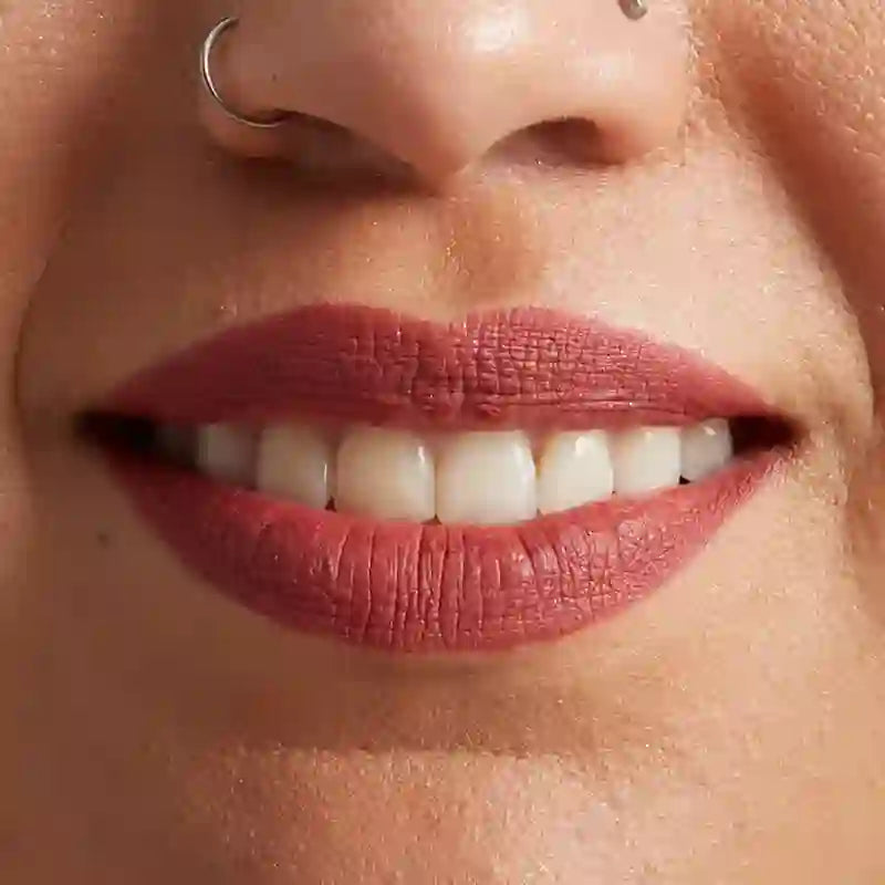 Nyx Creamy Lipstick Creme labial Soft Matte. Sombra Amesterdão 01 , 8 ml