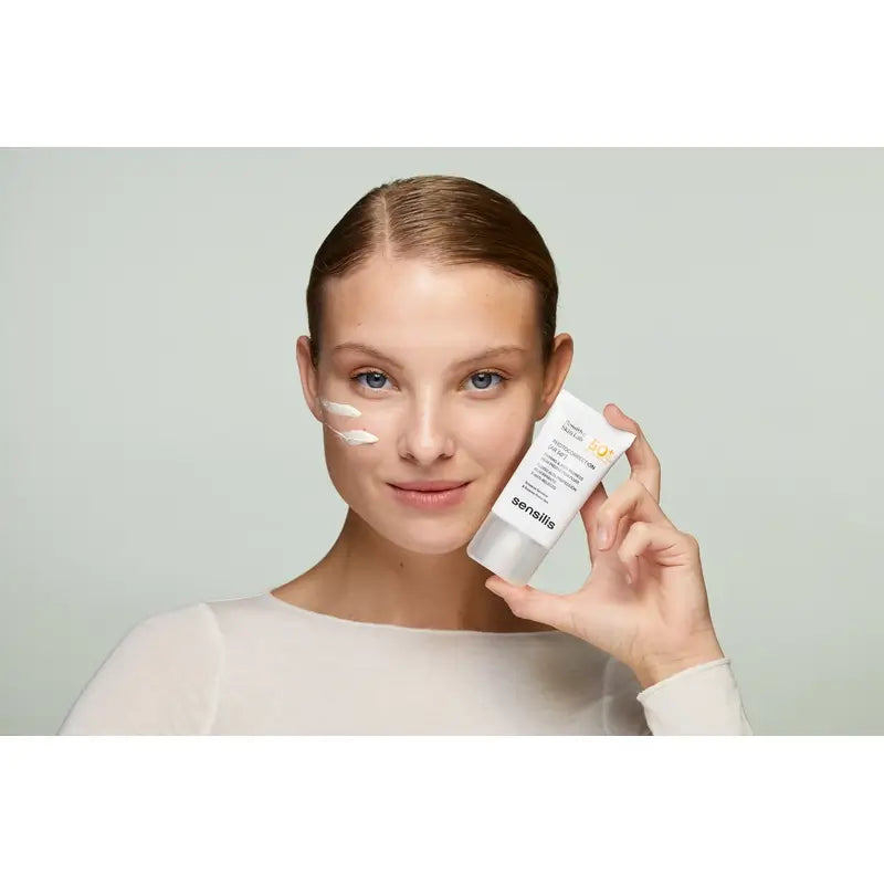 Sensilis Photocorrection [Ar SPF 50+] Fluido Refirmante e Anti-Vermelhidão 40 ml