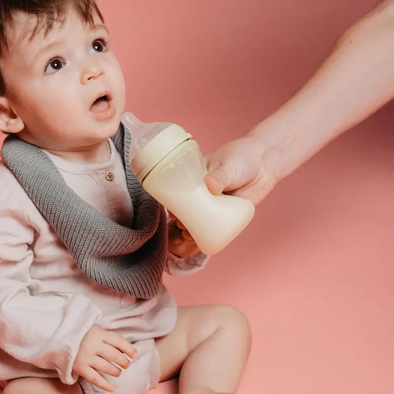 Suavinex Biberão de silicone 240 ml, fluxo médio (M), +3 meses, creme irlandês