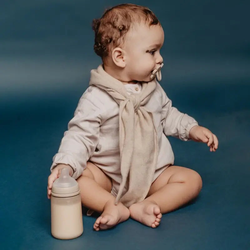 Suavinex Biberão de silicone 240 ml, fluxo médio (M), +3 meses, creme irlandês