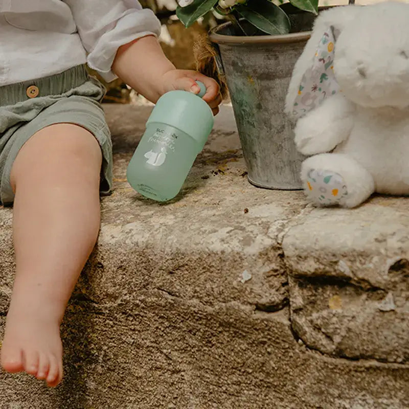 Conjunto de oferta para bebé Suavinex com memórias de colónia para bebé 100 ml + formato de viagem 50 + peluche para bebé