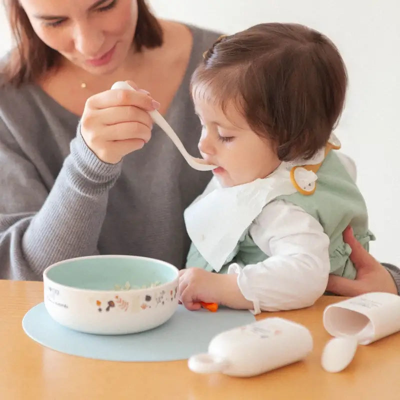 Conjunto Suavinex Colher + Estojo porta-colher + Suporte para batom, +4 meses, Bege Maravilha