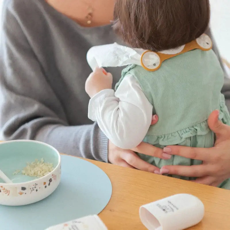 Conjunto Suavinex Colher + Estojo porta-colher + Suporte para batom, +4 meses, Bege Maravilha